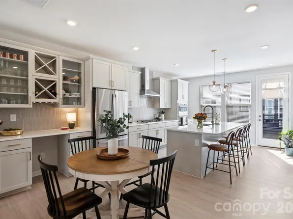 912 Mary Max Dr, Davidson, NC 28036