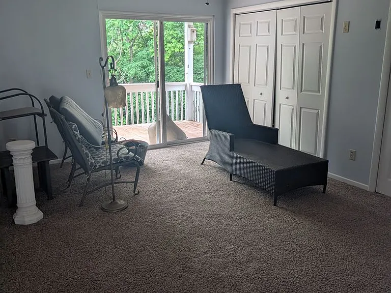 22 Royal Oak Dr — Photo 8