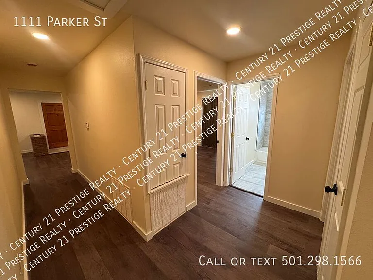 1111 Parker St — Photo 8