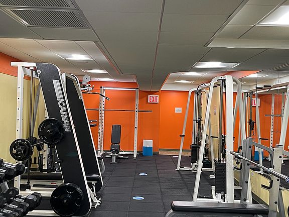 5th image of 2 Bay Club Dr