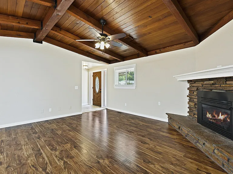 1228 W 11th St — Photo 33