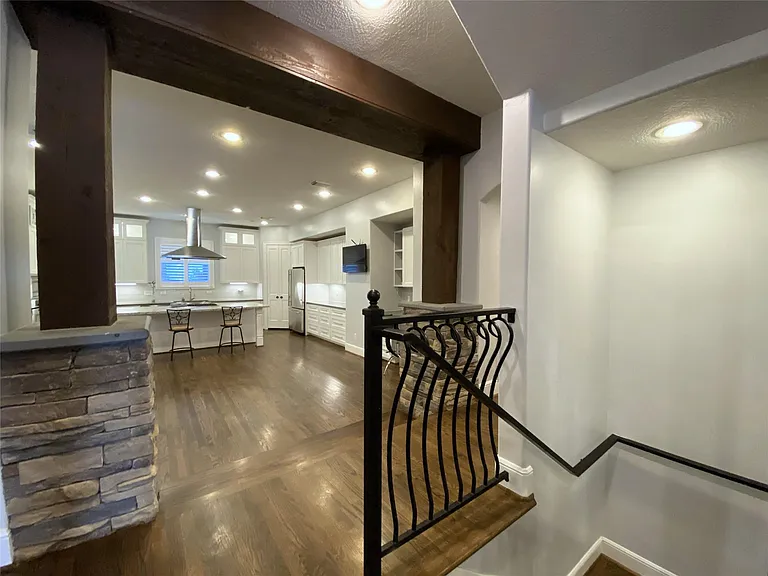 1012 Crocker St — Photo 14