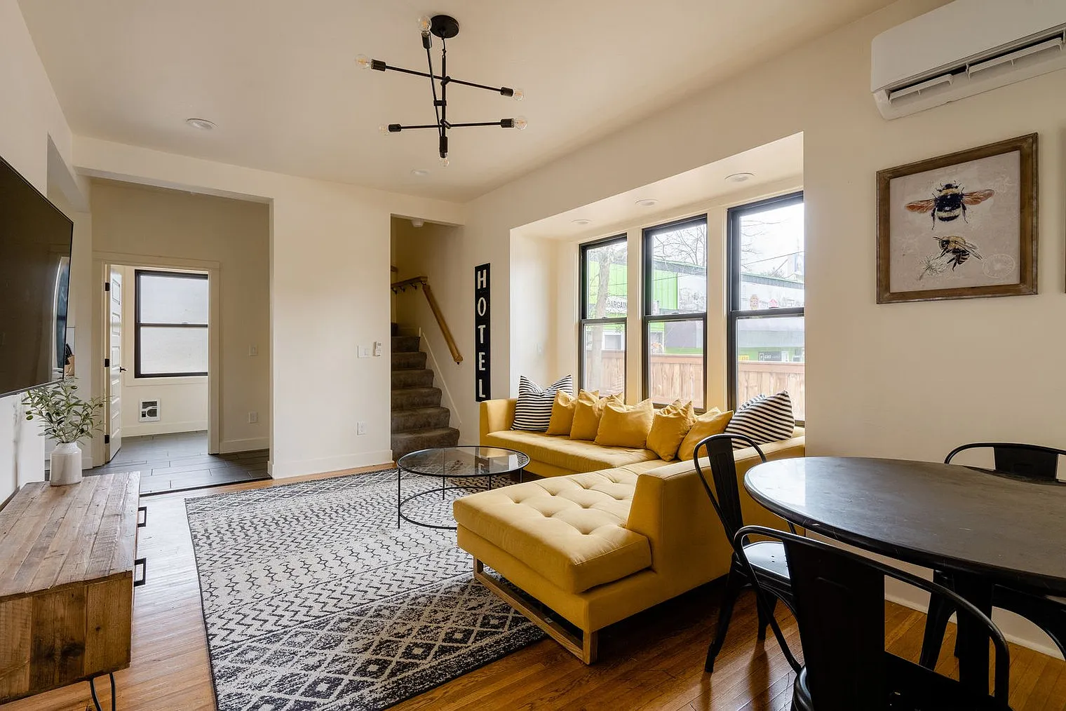 7 bed, 5.0 bath, $21,965 — Photo 2