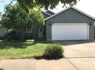 2340 Loch Dr, Springfield, OR 97477