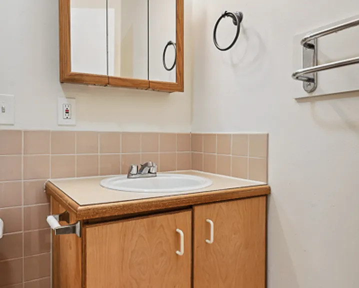 Abbottsford Apartments — Photo 123