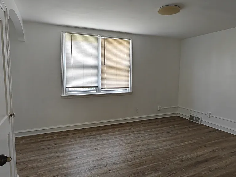 2822 Devereaux Ave — Photo 8