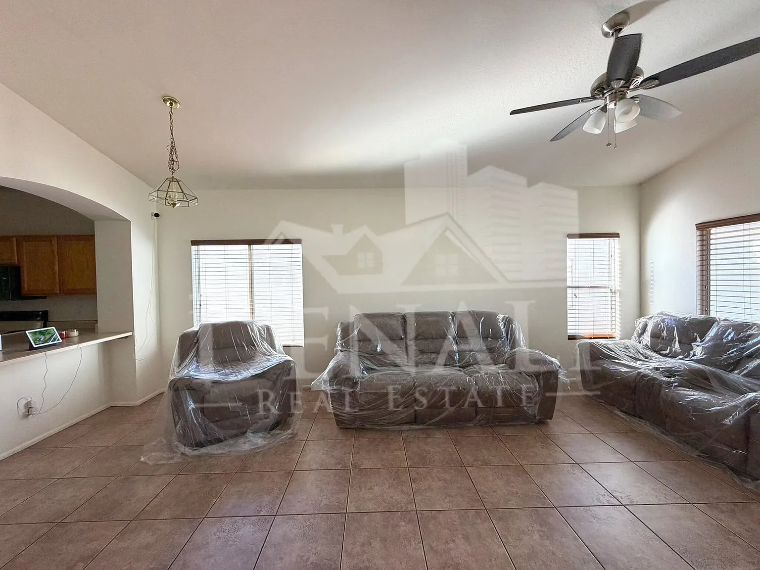 3 bed, 2.0 bath, 1286 sqft, $1,895 — Photo 3