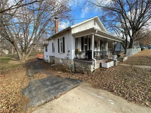 934 West St, Excelsior Springs, MO 64024