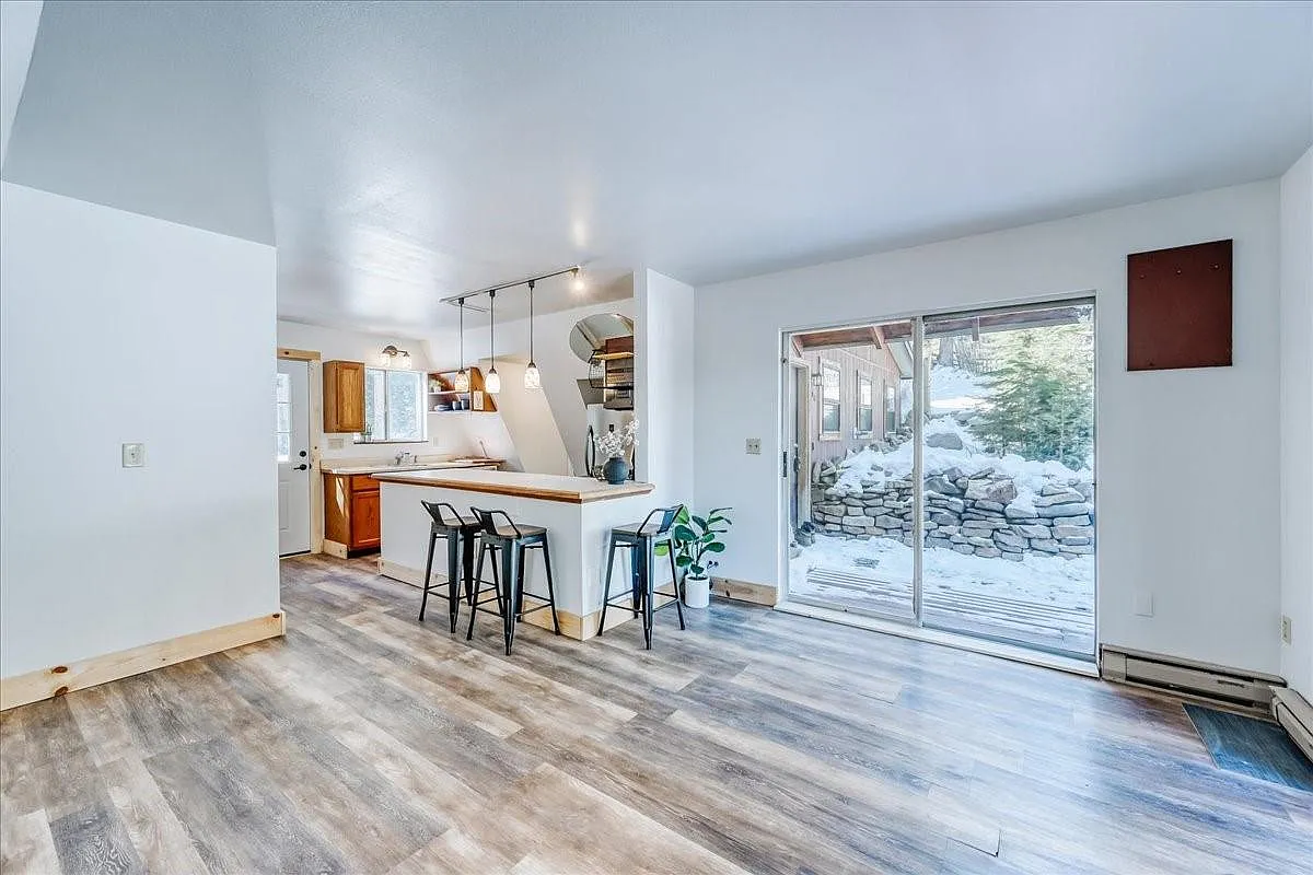 2 bed, 1048 sqft, $2,800 — Photo 4