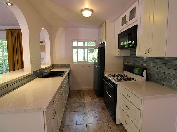 2nd image of 6108 Romaine St #6