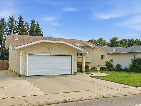 3rd image of 239 Manning CRESCENT