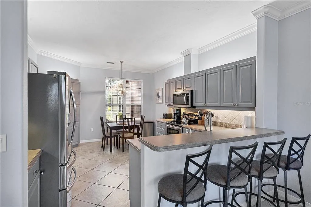 2 bed, 2106 sqft, $6,000 — Photo 4