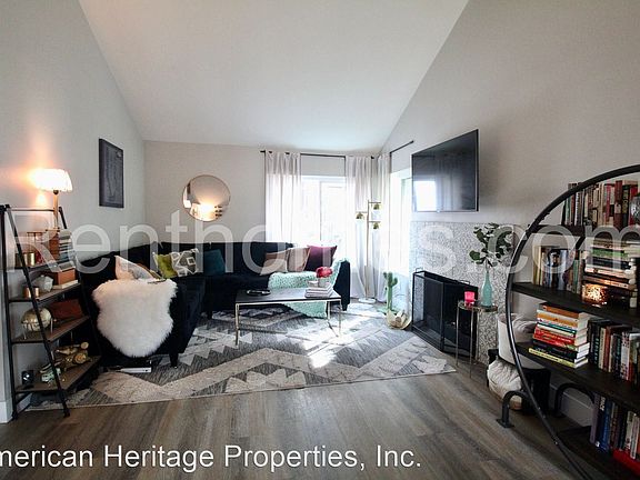 3rd image of 1935 Sunset Dr Unit 55