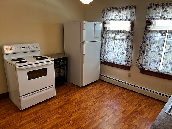 2nd image of 226 3rd St #2