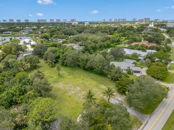 172 Hickory RD, NAPLES, FL 34108