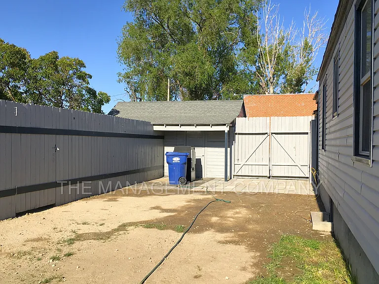 576 Addison Ave W — Photo 29