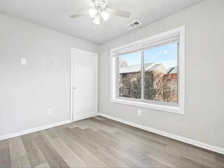 Potomac Garden Apartments — Photo 18