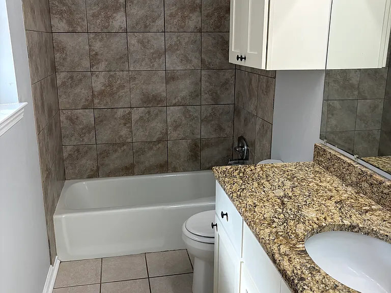 10043 Santa Monica Ave — Photo 8