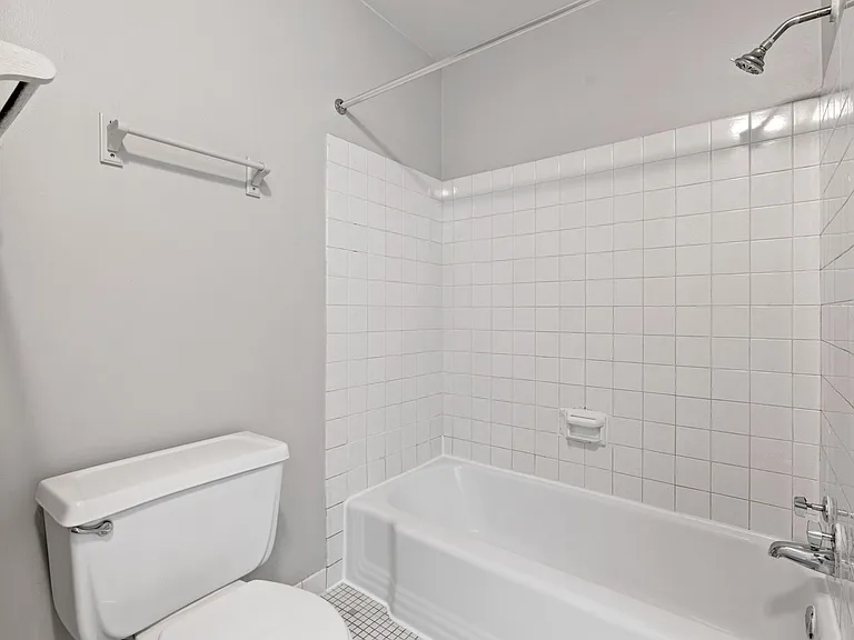 Lake Street Manor — Photo 18