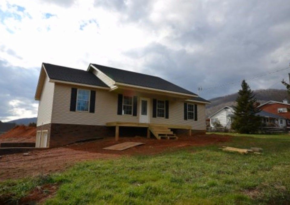 1st image of 221 Parsley St