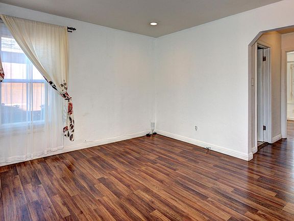 4th image of 15 Pacific Ave