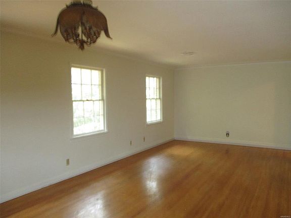 3rd image of 3631 Royal Crest Dr