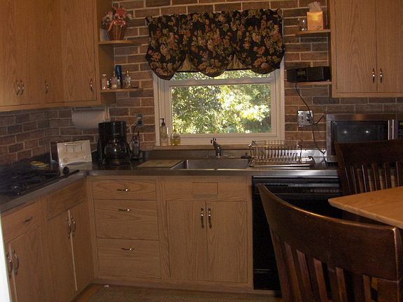 Eat-in Kitchen