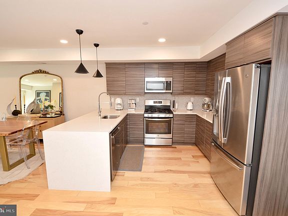 3rd image of 1322 N Hope St #B