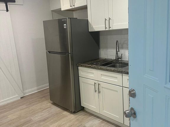 2nd image of 813 Palmway St