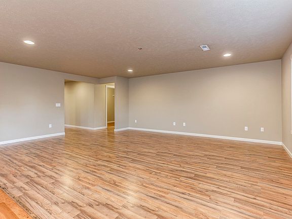 4th image of 3910 Bismarck Ln