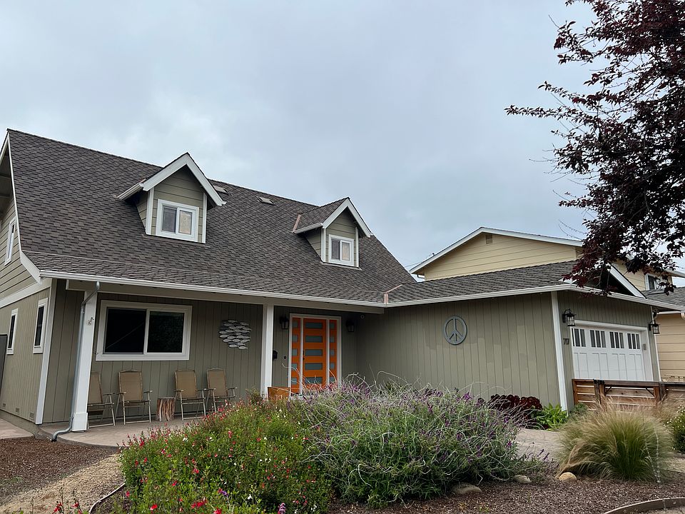 Front of House - large front yard