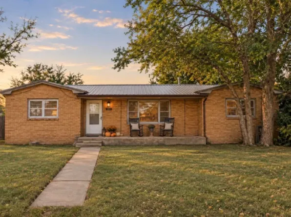 809 W 5th St, Wolfforth, TX 79382