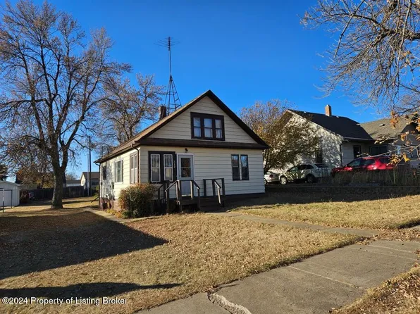 312 B St N, Richardton, ND 58652