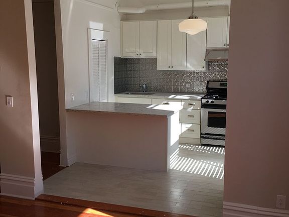 4th image of 10 Lyon St #1190