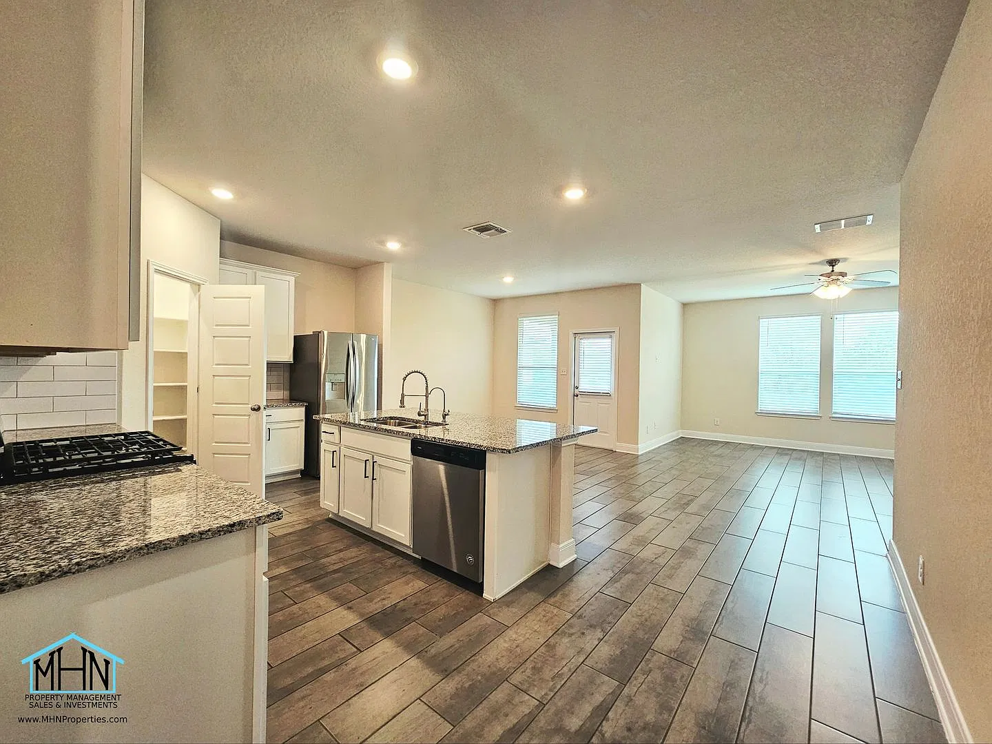 Stunning 4-Bedroom Home For Rent in Bulverde — Photo 4
