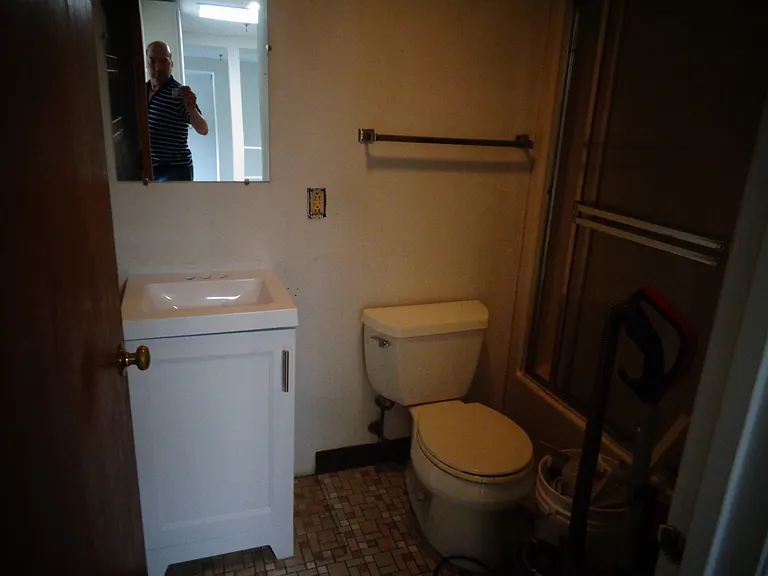 White St — Photo 12