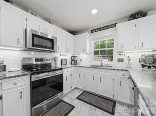 927 Victoria Ave, Kannapolis, NC 28081
