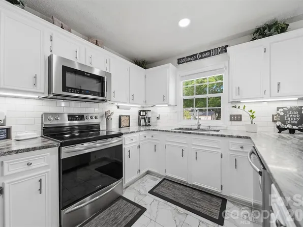 927 Victoria Ave, Kannapolis, NC 28081