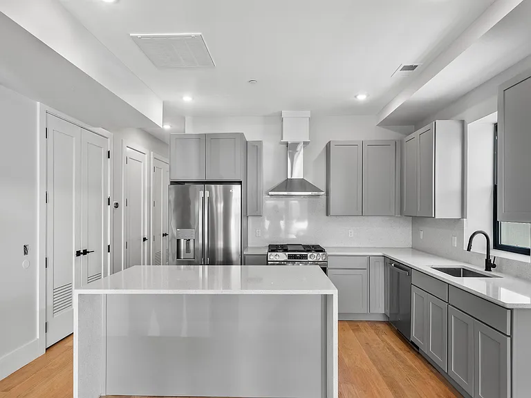 13 Manhattan Ave #1 — Photo 4
