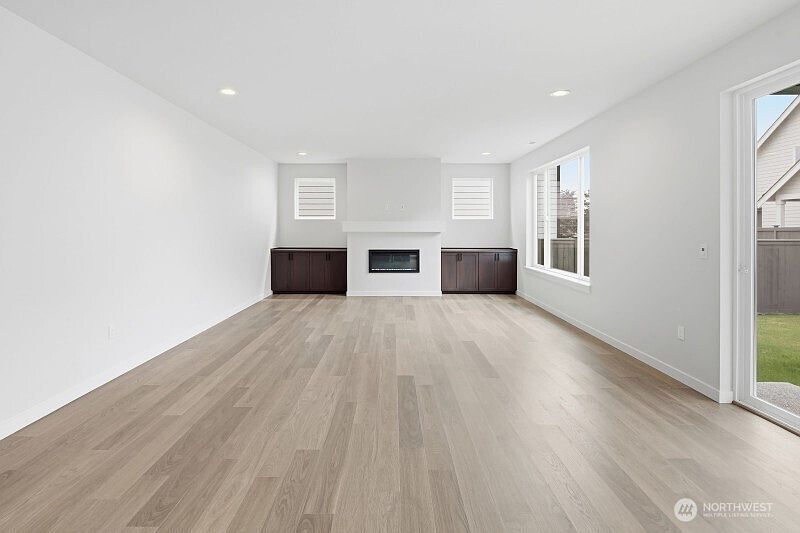 4th image of 9318 71st Avenue E #11