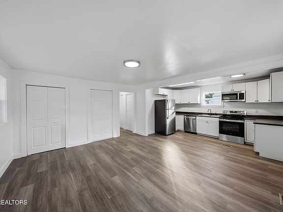 3rd image of 540 Fletcher St