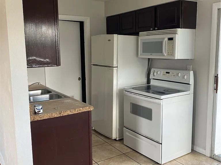 216 Oregon Way — Photo 3