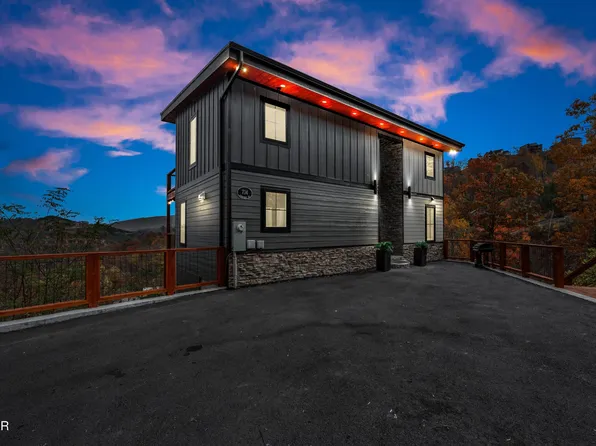 714 Pinecrest Dr, Gatlinburg, TN 37738