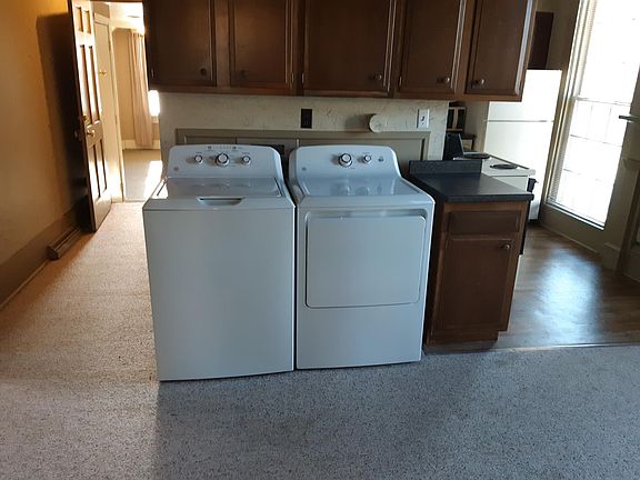 washer & dryer in unit