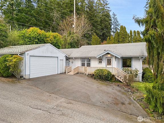 4th image of 19180 Viking Way NW