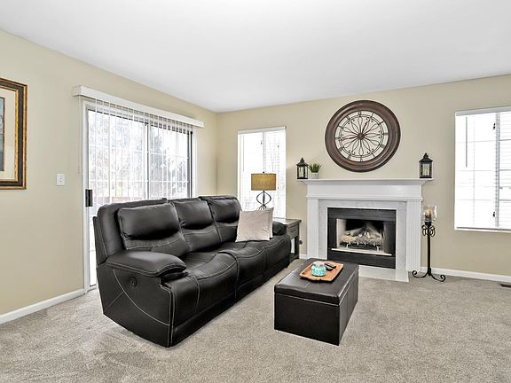 4th image of 475 Lowell Dr