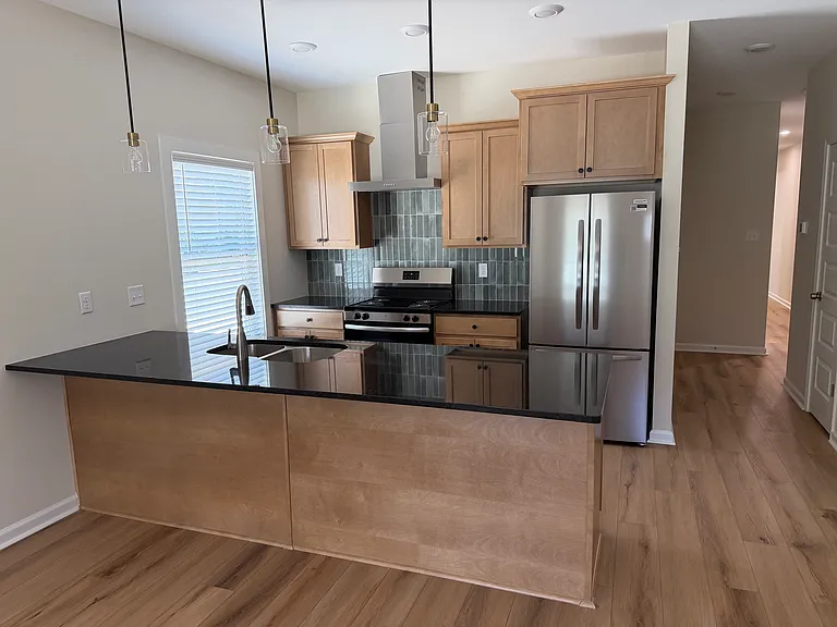 301 NE 2nd St #1 — Photo 2