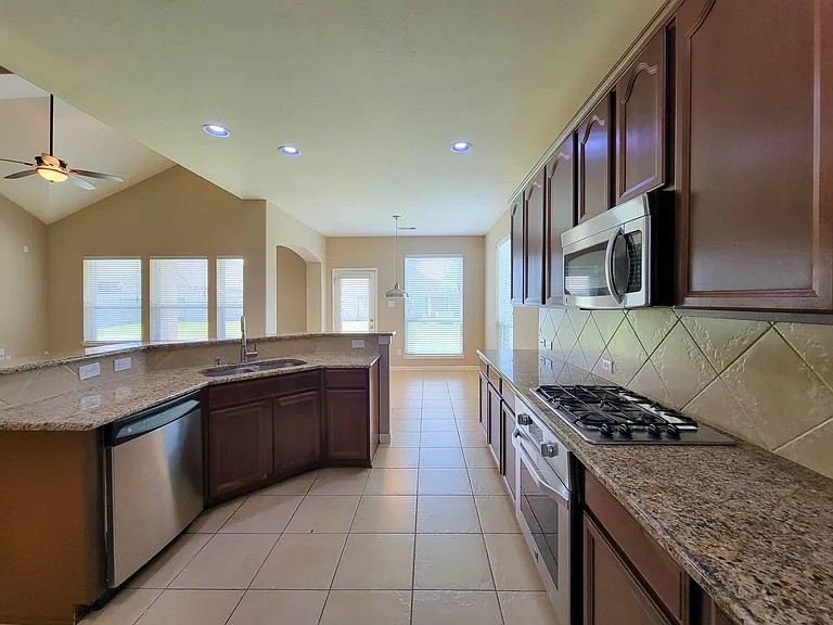 20931 Flower Croft Ct — Photo 24