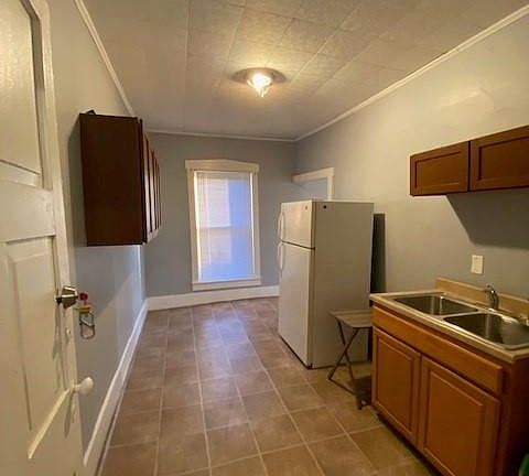 2nd image of 215 N Vine St APT 3