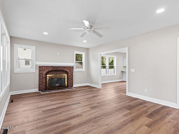5th image of 220 N Franklin Street